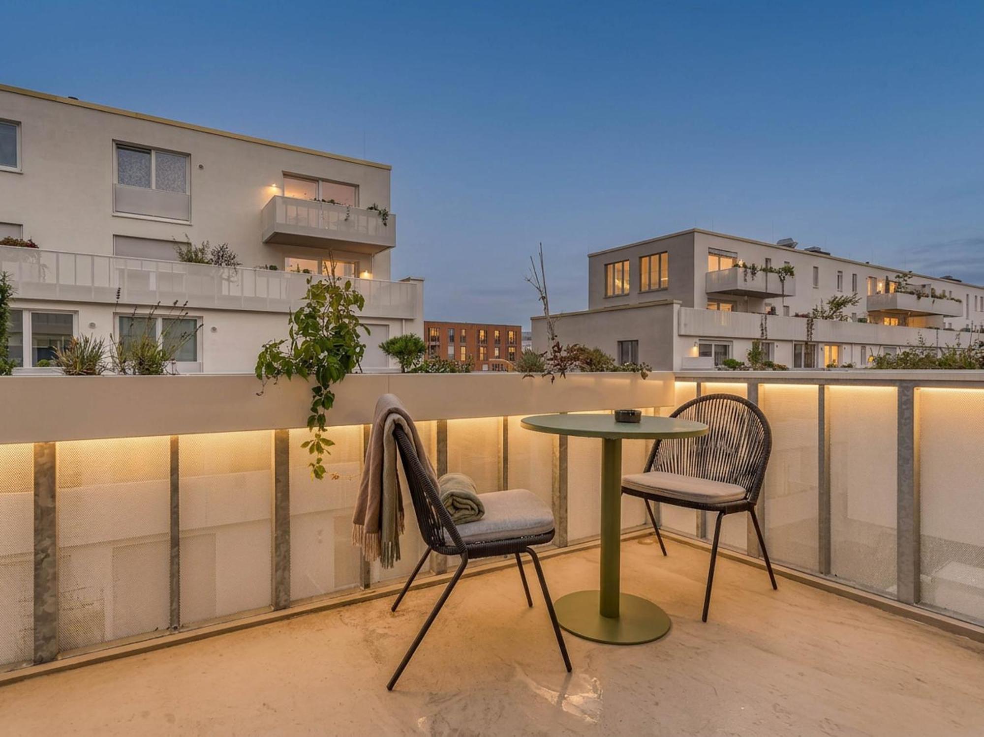 One bedroom Suite with Balcony & courtyard view