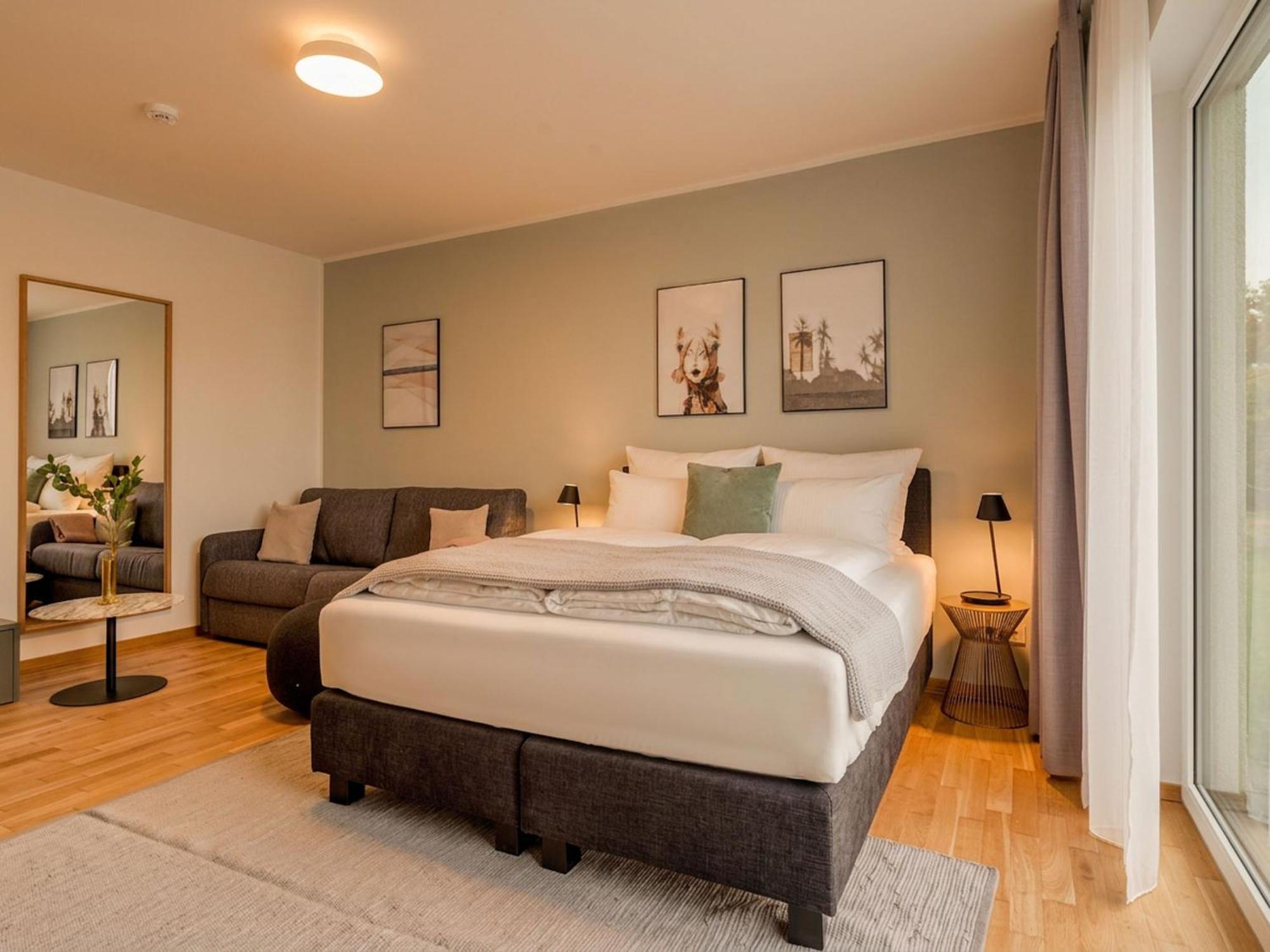Suite L with balcony and courtyard view